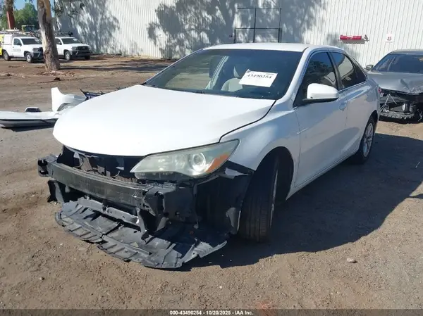 4T4BF1FK6GR547879 2016 TOYOTA CAMRY - Image 2