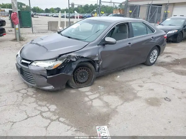 4T4BF1FK6GR551043 2016 TOYOTA CAMRY - Image 2