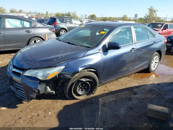 4T4BF1FK6GR569266 2016 TOYOTA CAMRY - Image 2