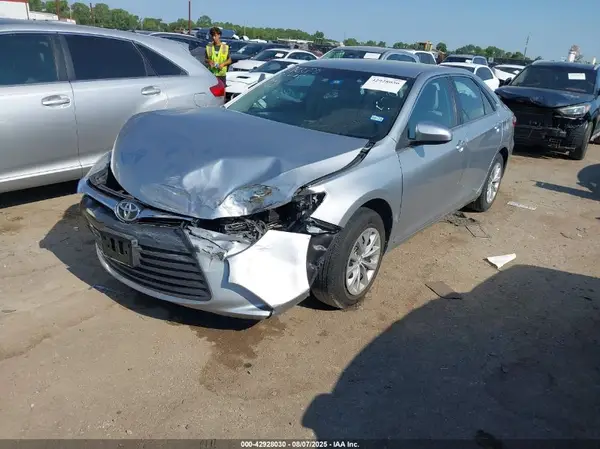4T4BF1FK6GR575388 2016 TOYOTA CAMRY - Image 2