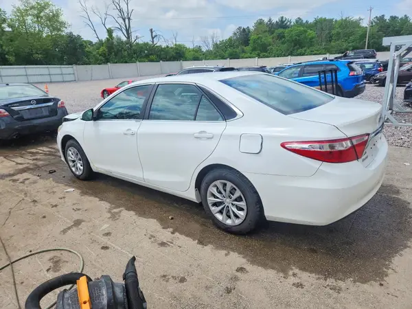 4T4BF1FK6GR576198 2016 TOYOTA CAMRY - Image 2
