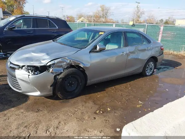 4T4BF1FK6GR581269 2016 TOYOTA CAMRY - Image 2