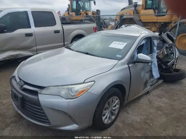 4T4BF1FK7GR519279 2016 TOYOTA CAMRY - Image 2