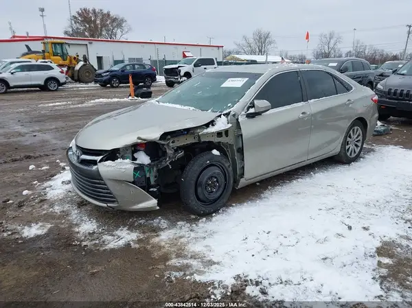 4T4BF1FK7GR533621 2016 TOYOTA CAMRY - Image 2
