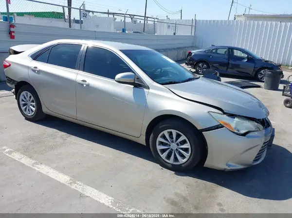 4T4BF1FK7GR559880 2016 TOYOTA CAMRY - Image 1
