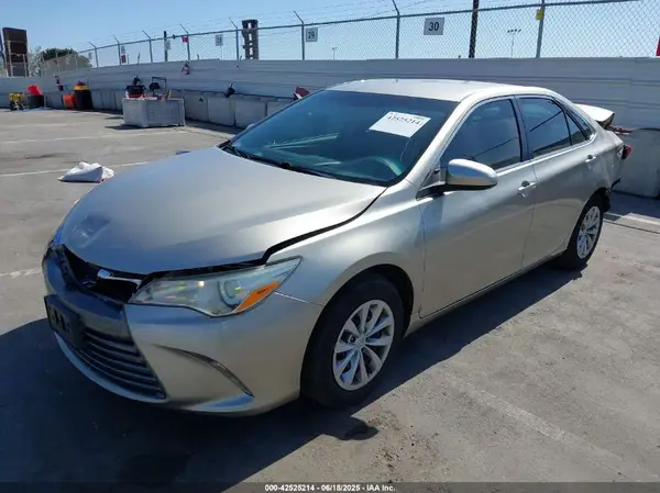 4T4BF1FK7GR559880 2016 TOYOTA CAMRY - Image 2