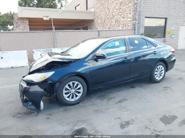 4T4BF1FK7GR560723 2016 TOYOTA CAMRY - Image 2