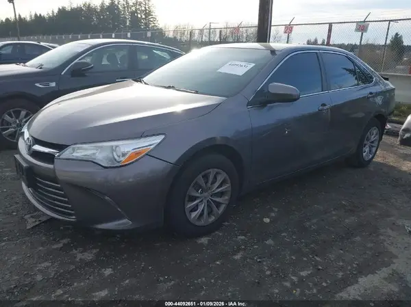 4T4BF1FK7GR564271 2016 TOYOTA CAMRY - Image 2