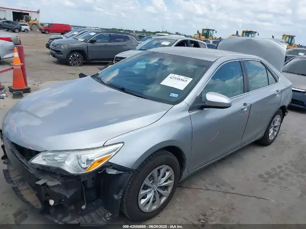 4T4BF1FK7GR576615 2016 TOYOTA CAMRY - Image 2