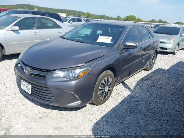 4T4BF1FK8GR516732 2016 TOYOTA CAMRY - Image 2