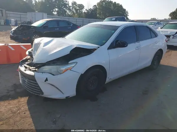 4T4BF1FK8GR524393 2016 TOYOTA CAMRY - Image 2