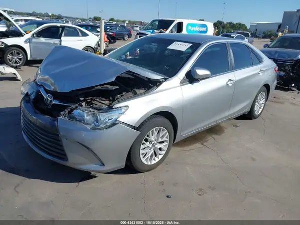 4T4BF1FK8GR527763 2016 TOYOTA CAMRY - Image 2