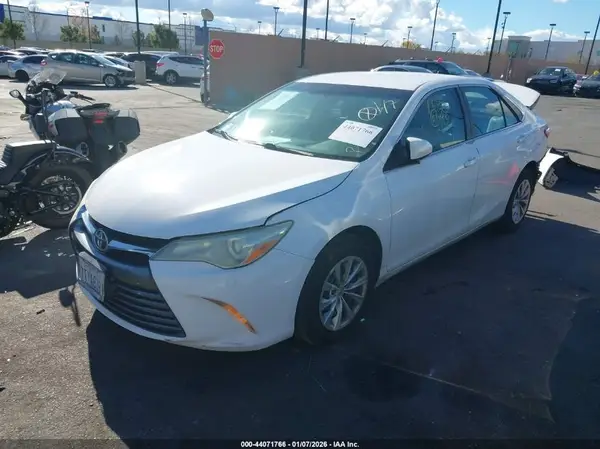 4T4BF1FK8GR549813 2016 TOYOTA CAMRY - Image 2