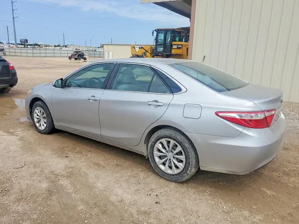 4T4BF1FK9GR517131 2016 TOYOTA CAMRY - Image 2