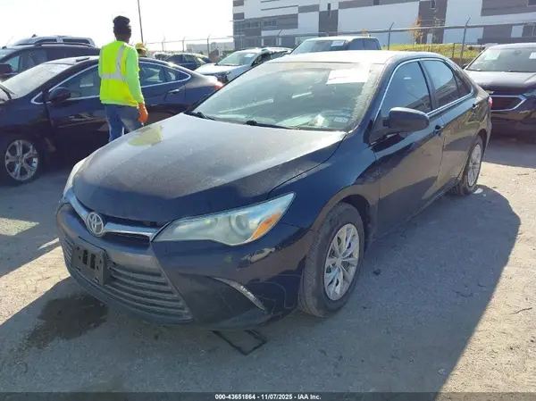 4T4BF1FK9GR522264 2016 TOYOTA CAMRY - Image 2
