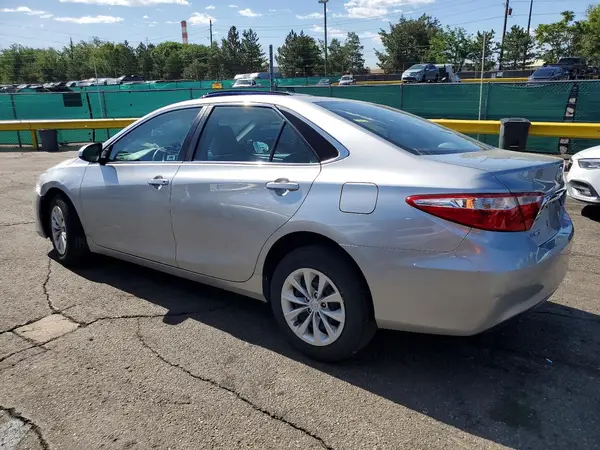 4T4BF1FK9GR526749 2016 TOYOTA CAMRY - Image 2