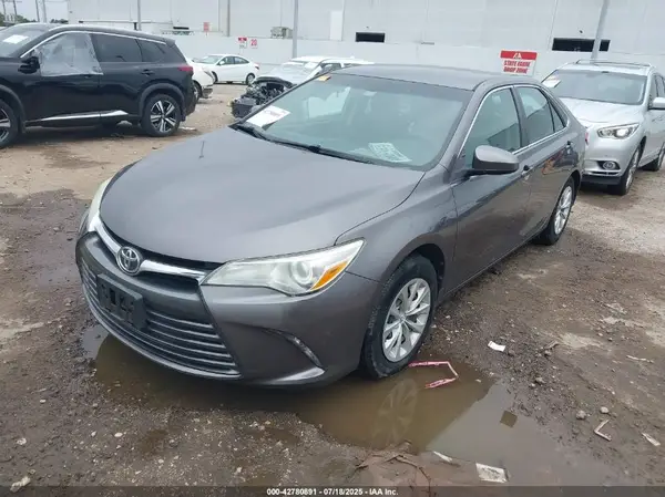 4T4BF1FK9GR528923 2016 TOYOTA CAMRY - Image 2