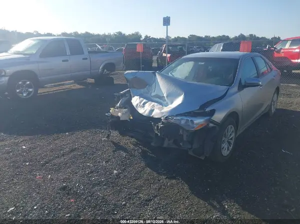4T4BF1FK9GR557161 2016 TOYOTA CAMRY - Image 2