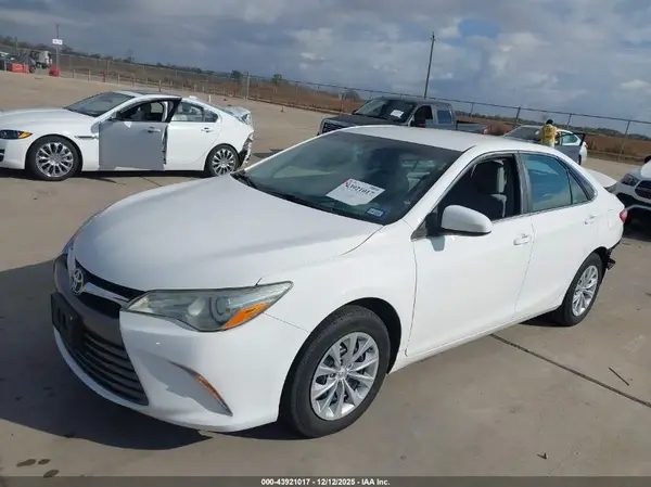 4T4BF1FK9GR558116 2016 TOYOTA CAMRY - Image 2