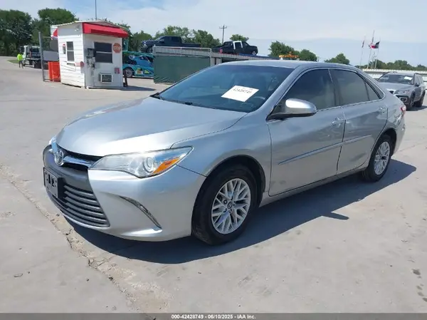 4T4BF1FK9GR559945 2016 TOYOTA CAMRY - Image 2