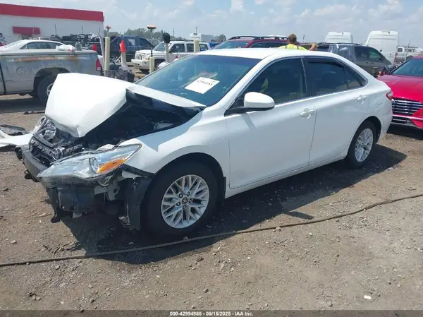 4T4BF1FK9GR568340 2016 TOYOTA CAMRY - Image 2