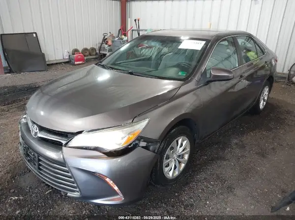 4T4BF1FK9GR579483 2016 TOYOTA CAMRY - Image 2