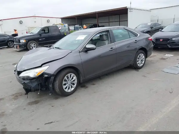 4T4BF1FK9GR580794 2016 TOYOTA CAMRY - Image 2