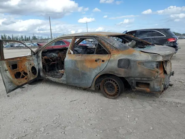 4T4BF1FKXGR565527 2016 TOYOTA CAMRY - Image 2