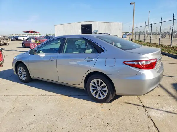 4T4BF1FKXGR581551 2016 TOYOTA CAMRY - Image 2