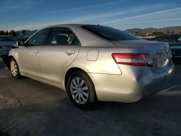 4T4BF3EK7BR218761 2017 TOYOTA CAMRY - Image 2