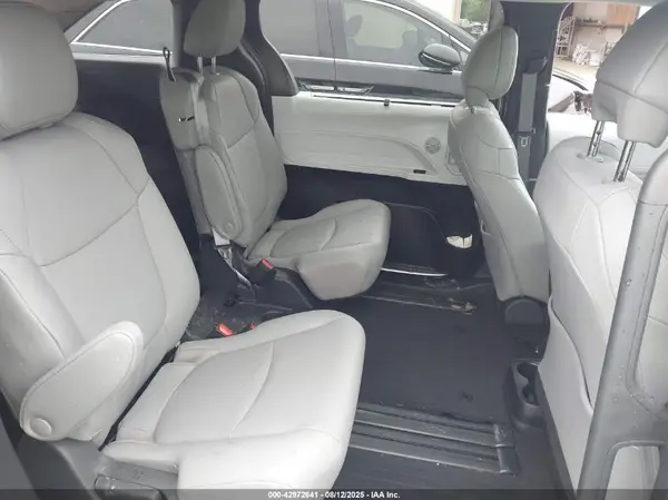 52DYRKEC7SS271600 2025 TOYOTA SIENNA - Image 8