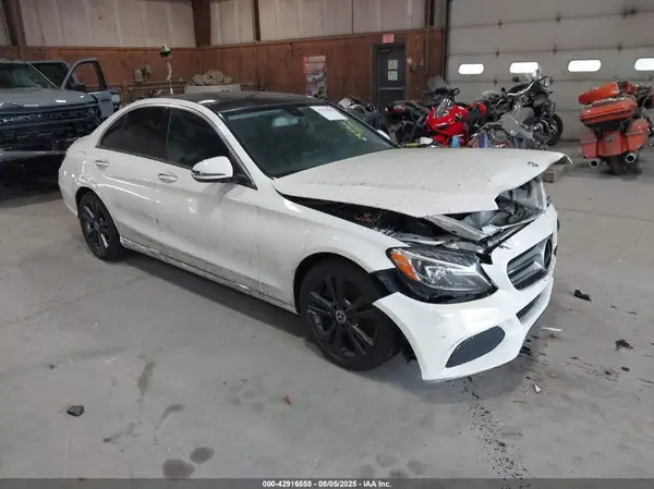 55SWF4JB0HU217379 2017 MERCEDES-BENZ C-KLASSE - Image 1