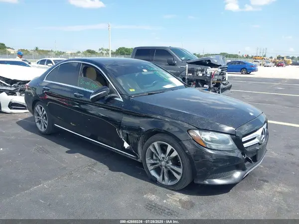 55SWF4JB2HU210109 2017 MERCEDES-BENZ C-KLASSE - Image 1
