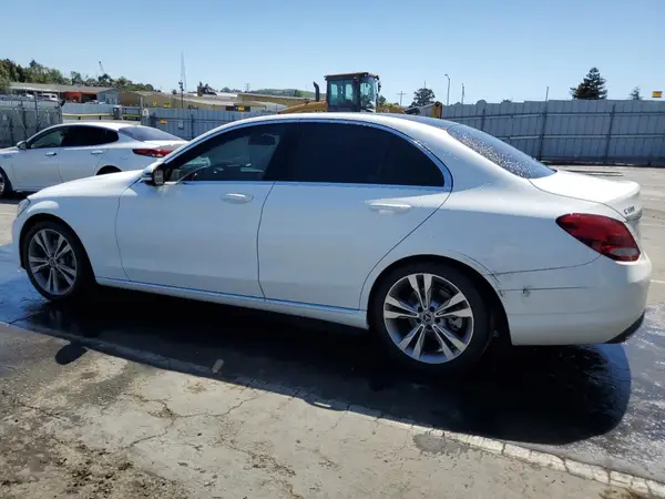 55SWF4JB3HU225718 2017 MERCEDES-BENZ C-KLASSE - Image 2