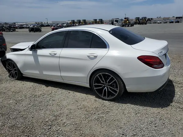 55SWF4JB3JU273743 2018 MERCEDES-BENZ C-KLASSE - Image 2