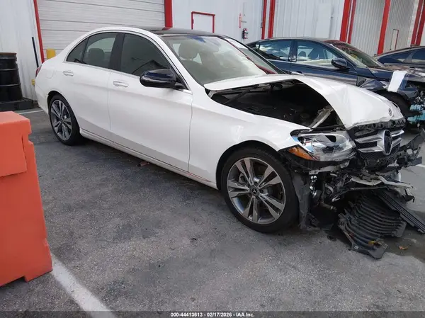 55SWF4JB4JU264159 2018 MERCEDES-BENZ C-KLASSE - Image 1