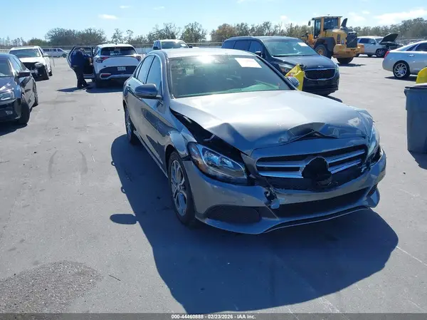 55SWF4JB8HU185846 2017 MERCEDES-BENZ C-KLASSE
