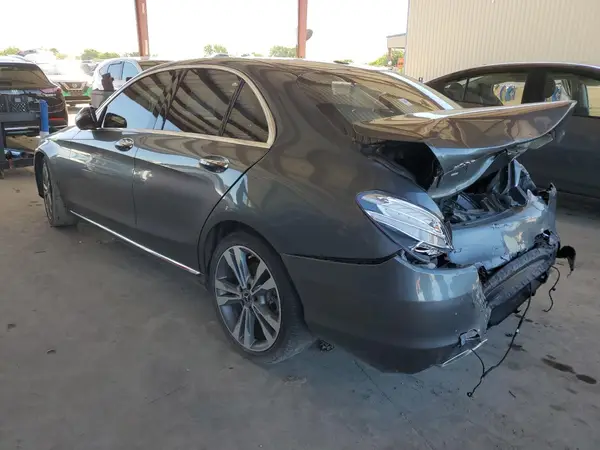 55SWF4JB9JU253688 2018 MERCEDES-BENZ C-KLASSE - Image 2