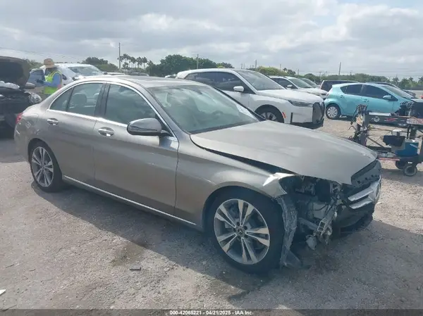 55SWF8DB3KU295407 2019 MERCEDES-BENZ C-KLASSE - Image 1