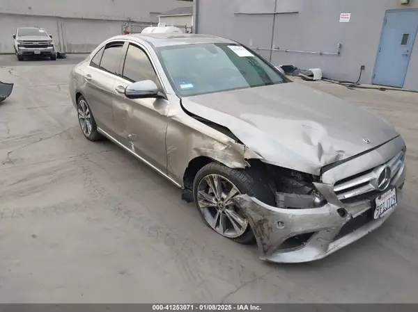 55SWF8DB6KU314600 2019 MERCEDES-BENZ C-KLASSE - Image 1