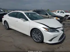 58AB21B10KU004290 2019 LEXUS ES