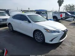 58AB21B10KU004385 2019 LEXUS ES