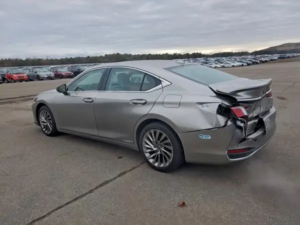58AB21B11KU003049 2019 LEXUS ES - Image 2