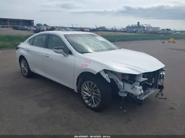 58AB21B11KU003147 2019 LEXUS ES - Image 1