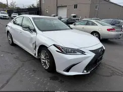 58AB21B11KU004296 2019 LEXUS ES
