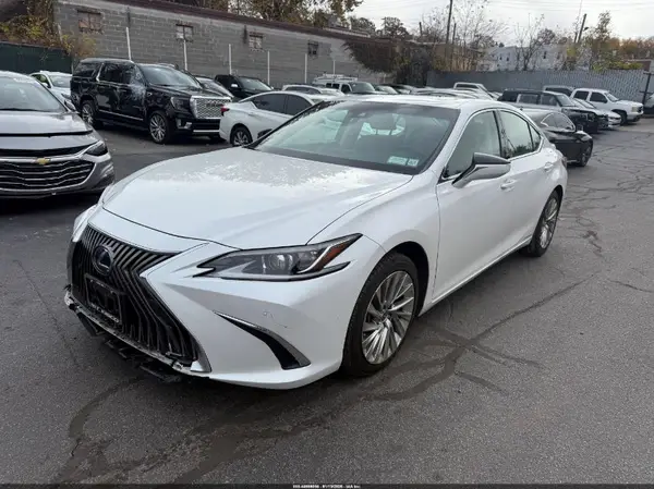58AB21B11KU004296 2019 LEXUS ES - Image 2