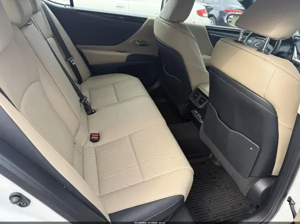 58AB21B11KU004296 2019 LEXUS ES - Image 8