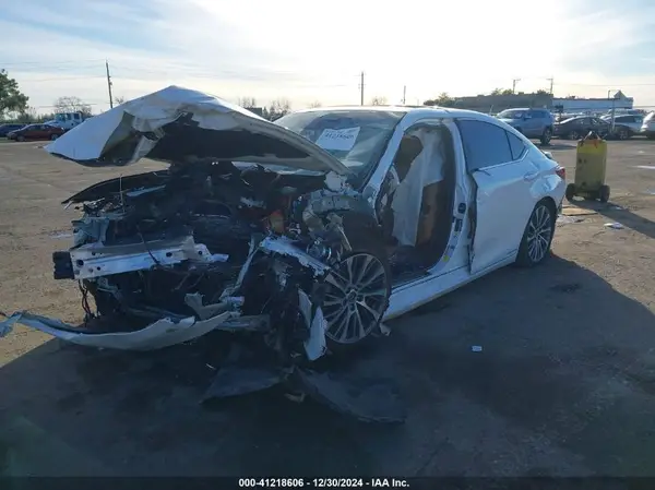 58AB21B12KU001357 2019 LEXUS ES - Image 2