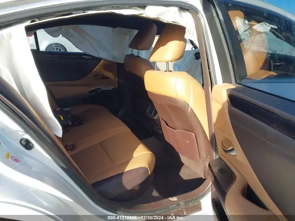 58AB21B12KU001357 2019 LEXUS ES - Image 8