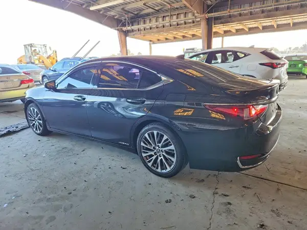 58AB21B12KU001472 2019 LEXUS ES - Image 2